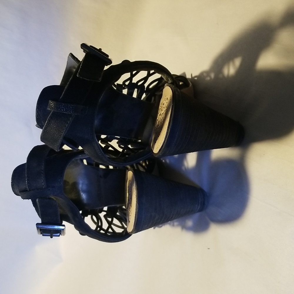 Shoea - Picture 3 of 4